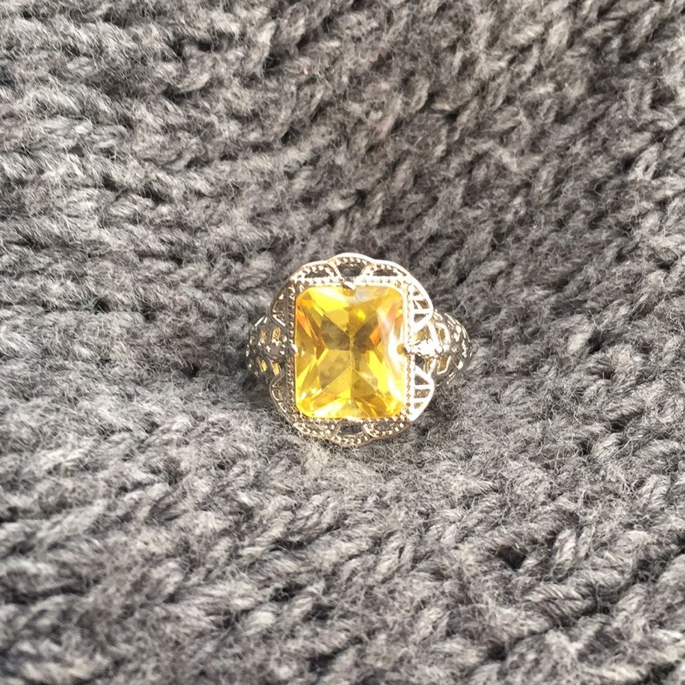 Beautiful yellow quartz ring